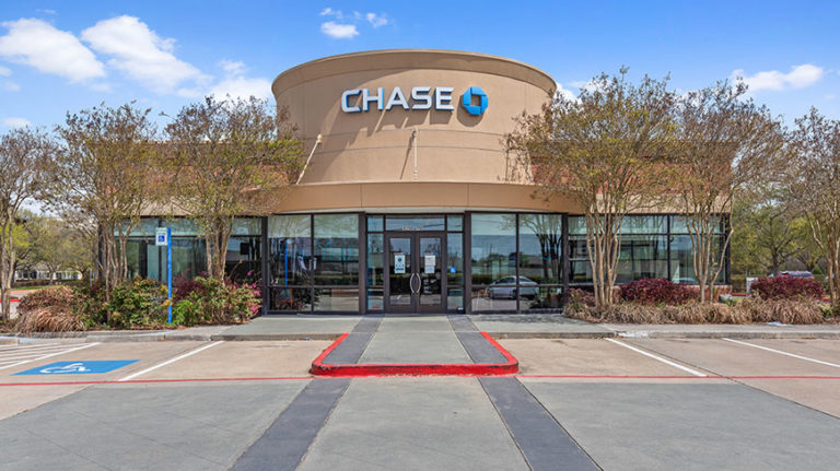 Photo of Chase Bank at First Crossing